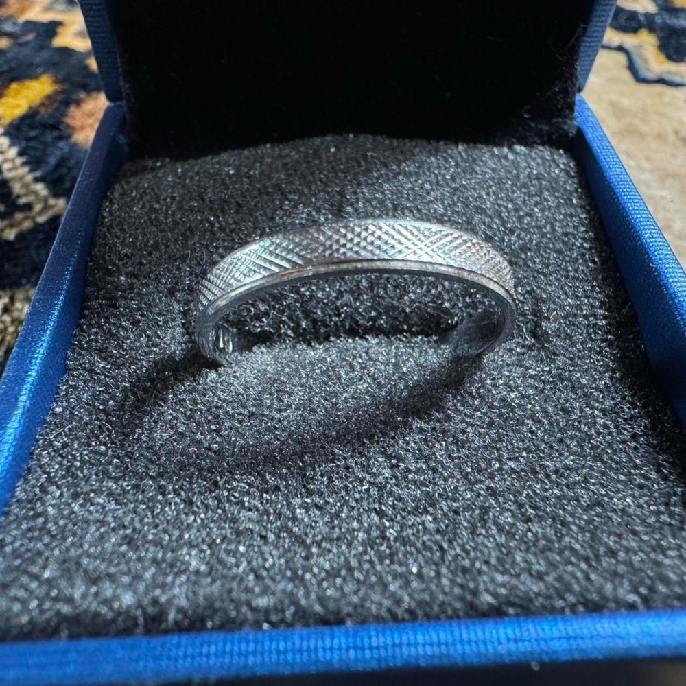 925 Sterling Silver Ring Diamond-Cut Pattern Band Sleek
Size 9 Luxury Handmade